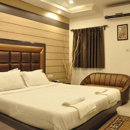 Hotel Esteem Kalkutta Kültér fotó
