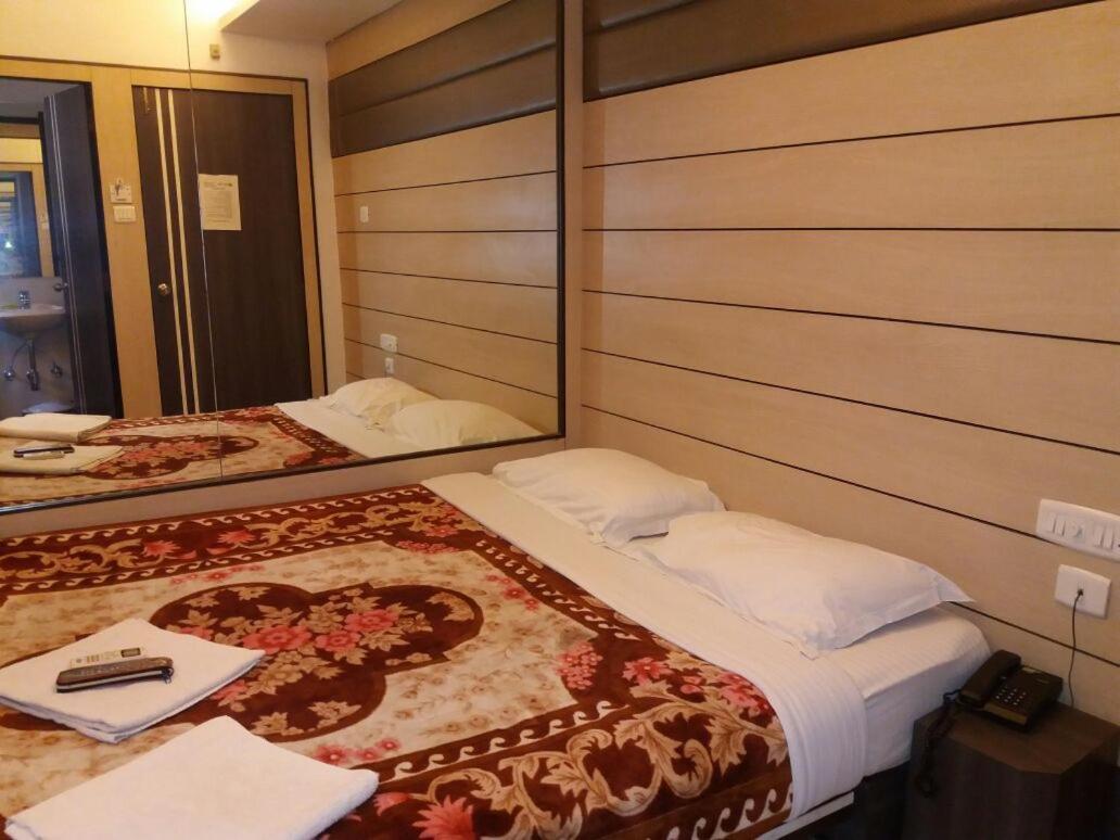 Hotel Esteem Kalkutta Kültér fotó