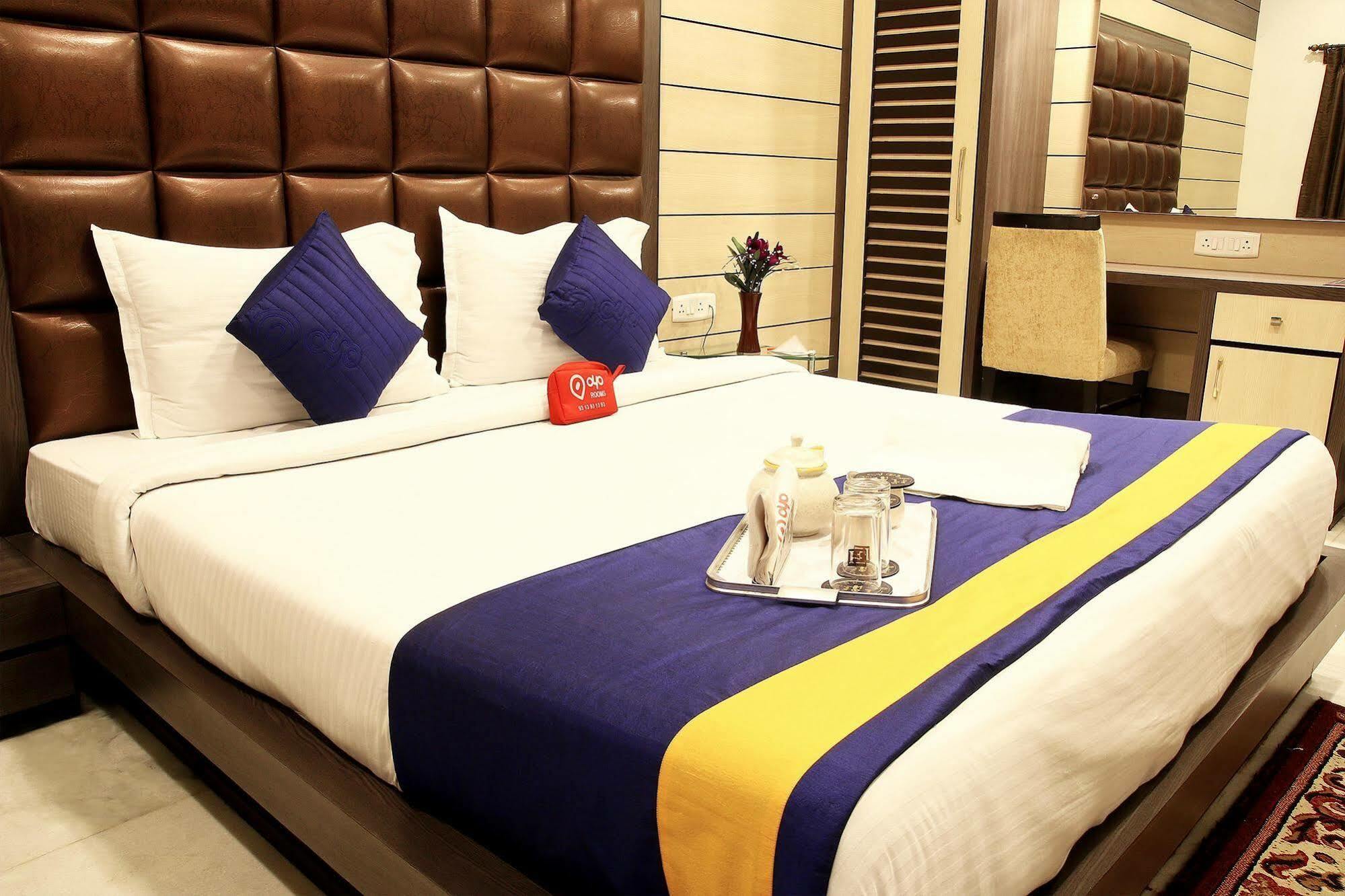Hotel Esteem Kalkutta Kültér fotó