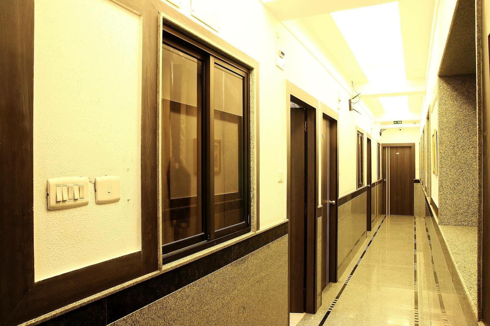Hotel Esteem Kalkutta Kültér fotó